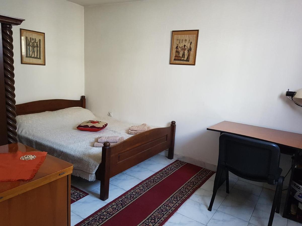 A Modest Place Belgrade Exterior photo